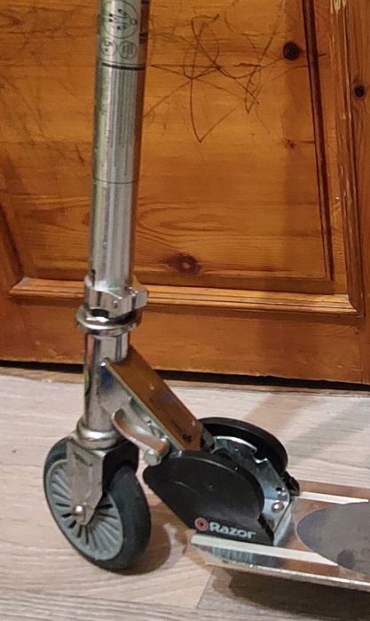 Самокат RAZOR 125 красивый , прочный, удобный,