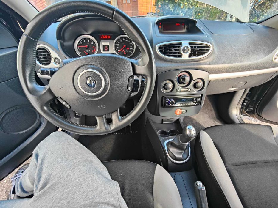 Renault Clio III Hatchback 16V 75 CV 2012