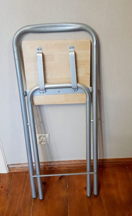 Składane krzesła hoker