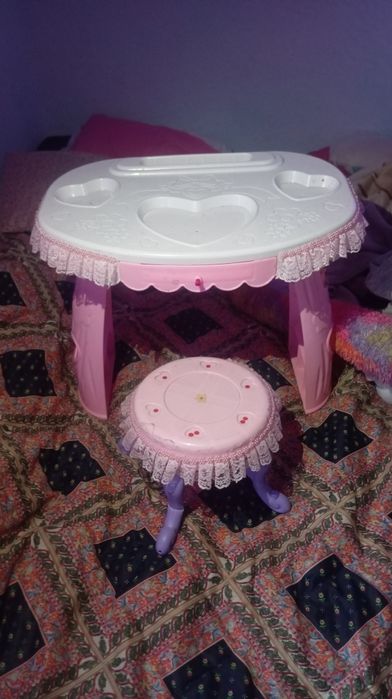 Столик і кріселко для принцеси