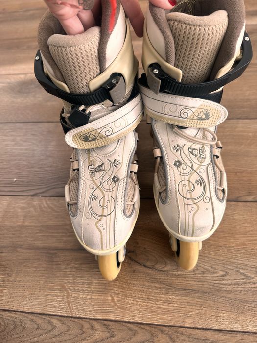 Patins em linha de senhora