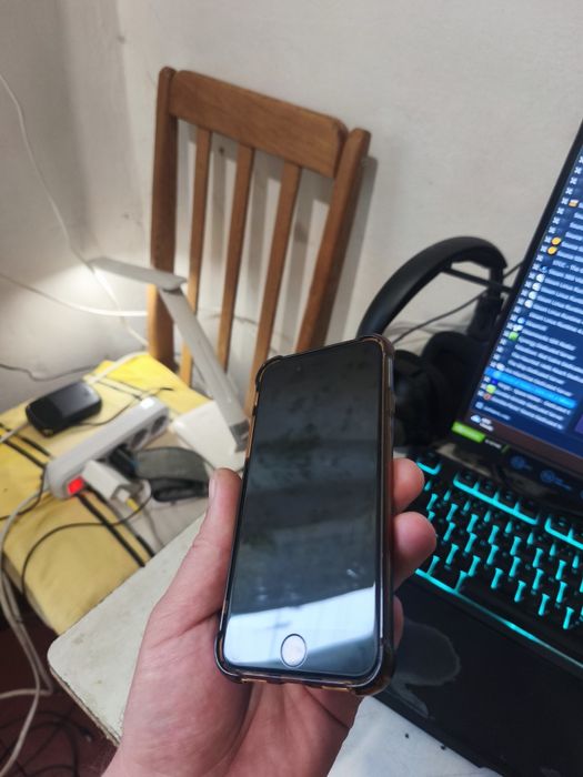 Екран iphone 8, se2020