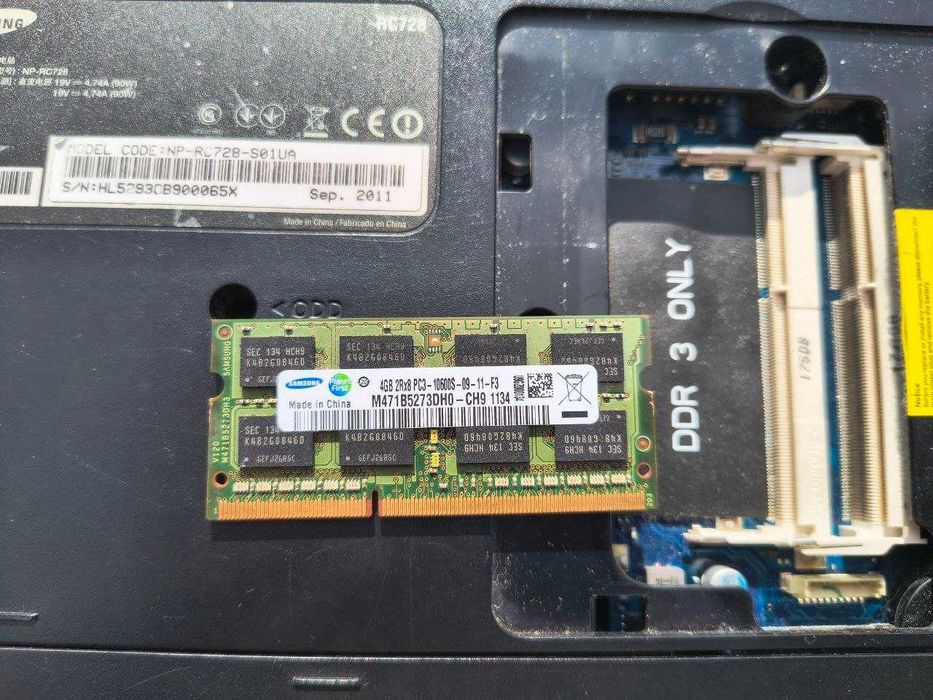 Робочій на запчастини Ноутбук Samsung RC728 (NP-RC728-S01UA) Black