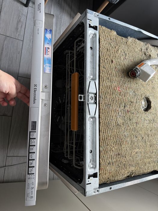 Посудомийна машина Electrolux ESL66060R