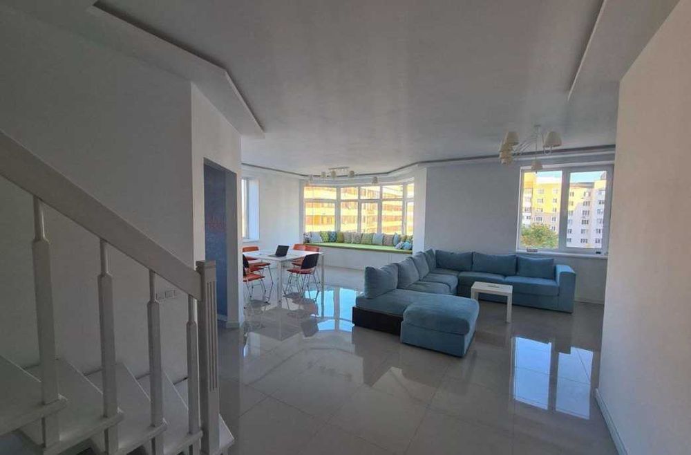 Продаю стильну дворівневу квартиру в центрі міста!