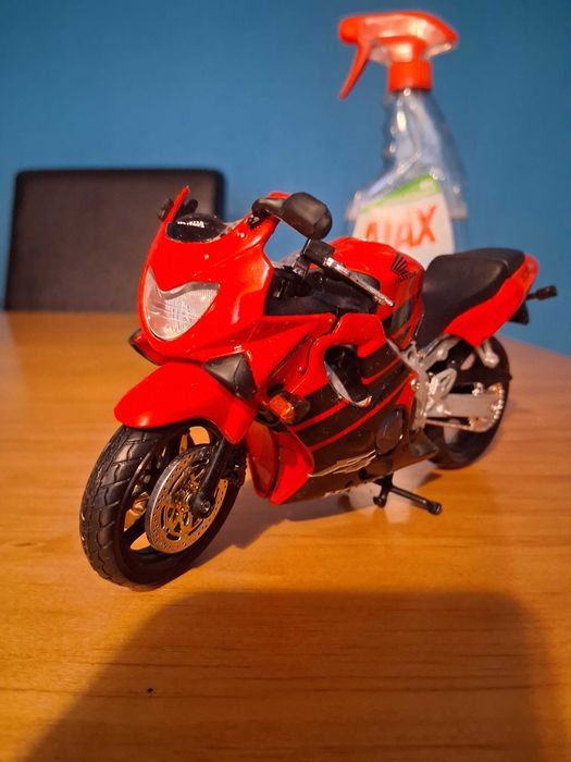 Miniatura Honda CBR 600 F4 escala 1:24
