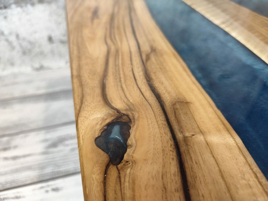 Stolik kawowy Blue Canyon z orzecha włoskiego i żywicy Pracownia Stolarska TheLoveOfWood