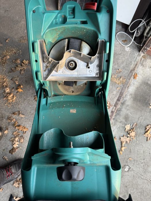 BOSCH Elektryczna rodrabniarka do gałęzi 2000