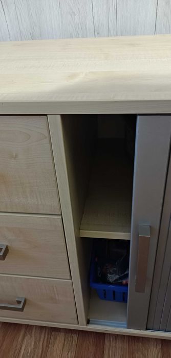 Piękna masywna komoda