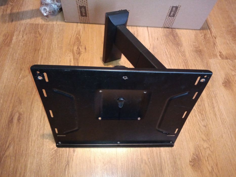 Uchwyt wieszak ścienny na monitor