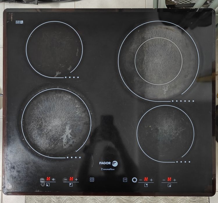 Placa vitrocerâmica com exaustor Fagor usadas, a funcionar perfeitamente