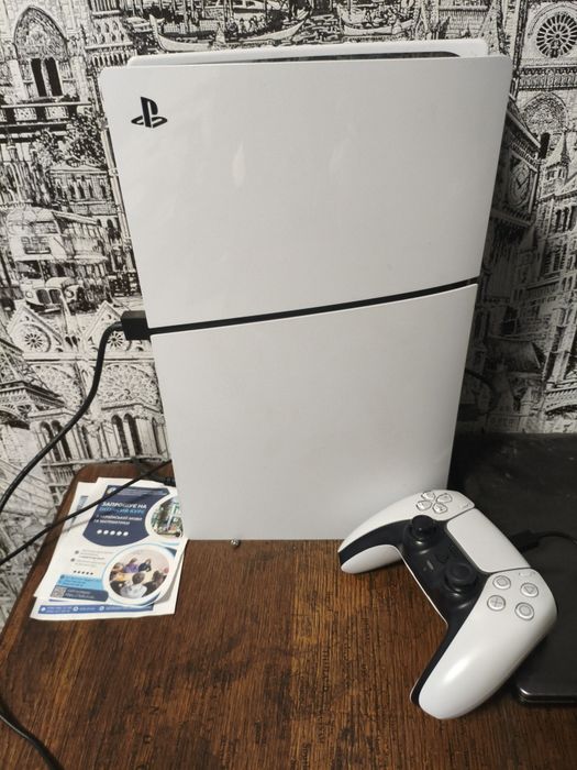 Ps 5 slim  і також 2 джойстика
