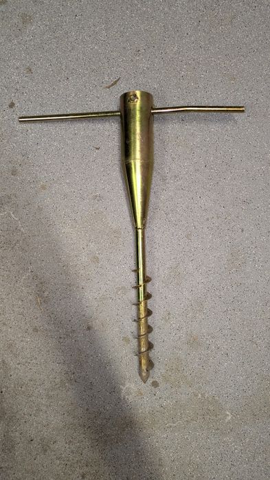 Wkręcane mocowanie parasola ogrodowego