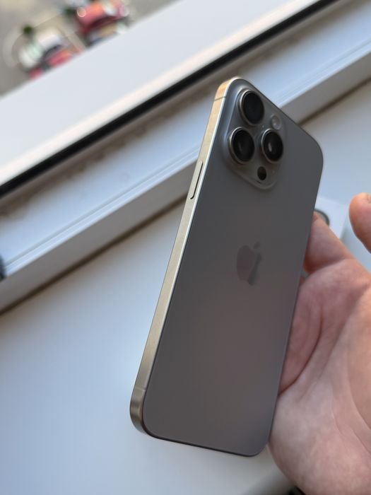 Продам iPhone 15 Pro Max на 256 ГБ  Natural Titanium , фізична SIM