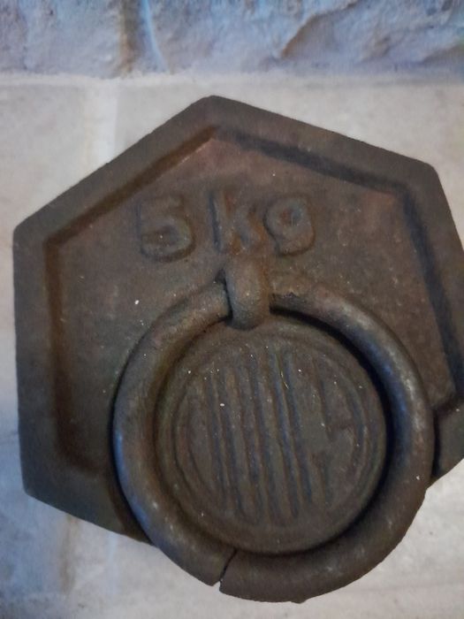 Two weights for an old scale.64585740896771122