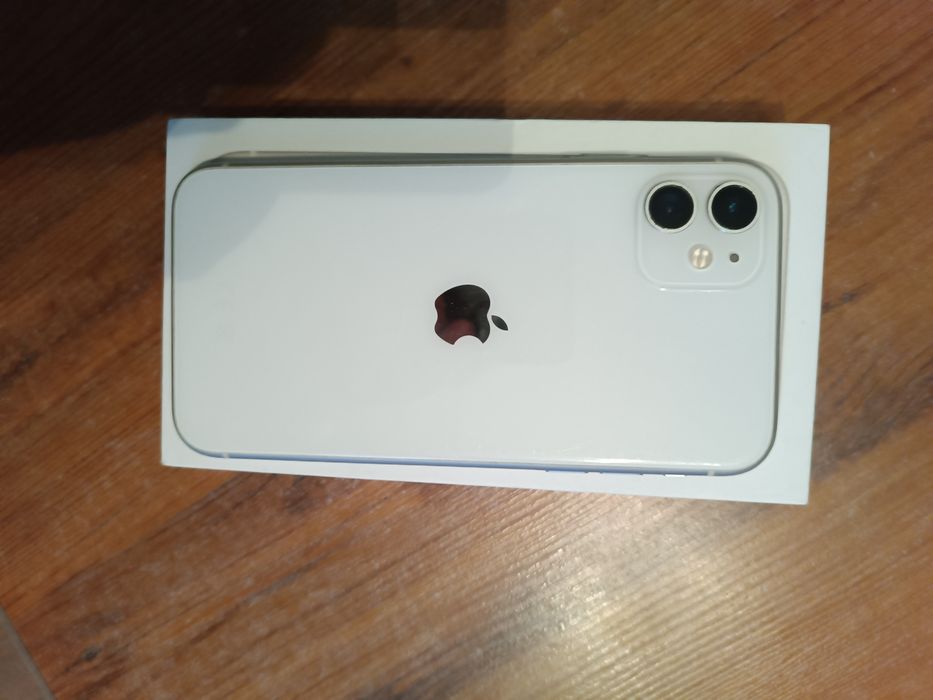 iPhone 11 64gb uszkodzony z wieloma etui