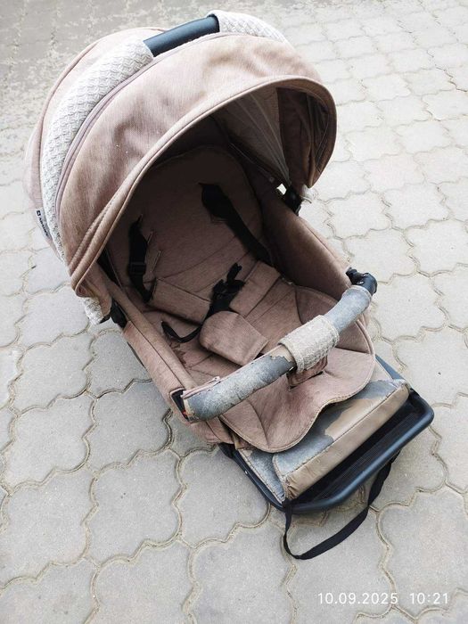 Продам детскую коляску б/у .
