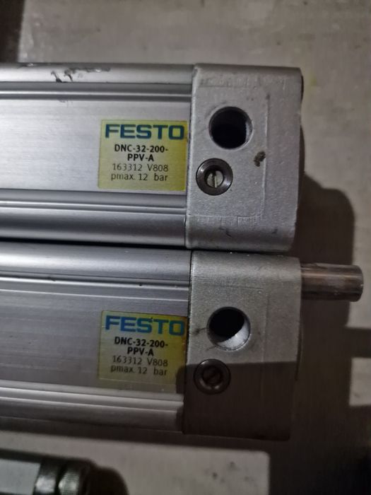 Siłowniki pneumatyczne Festo