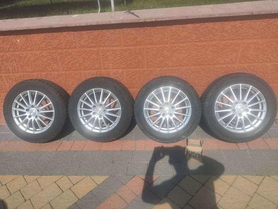 Шини зимові з дисками та гайками. 215/60/16 
Premiori 7mm, dunlop 3mm. Продаються