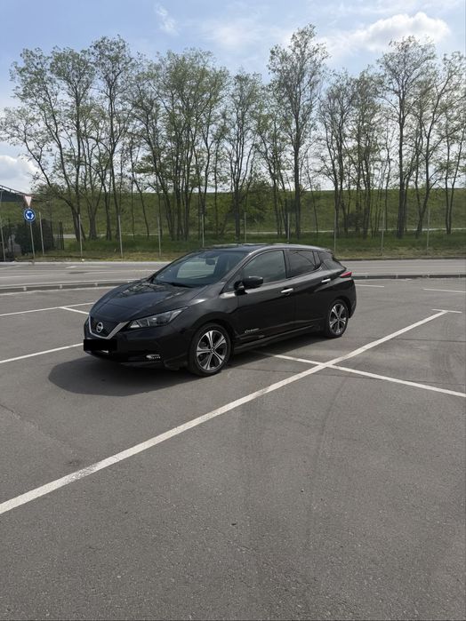 Продам Nissan Leaf
