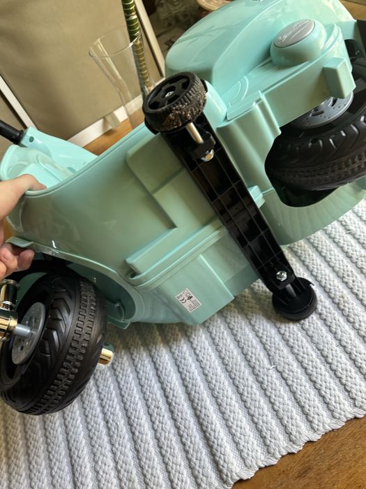Vespa eletrica criança