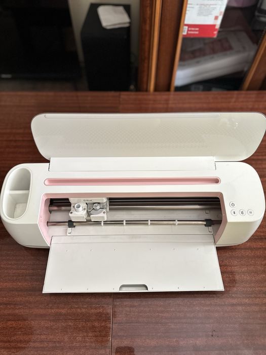 Плоттер Cricut Maker