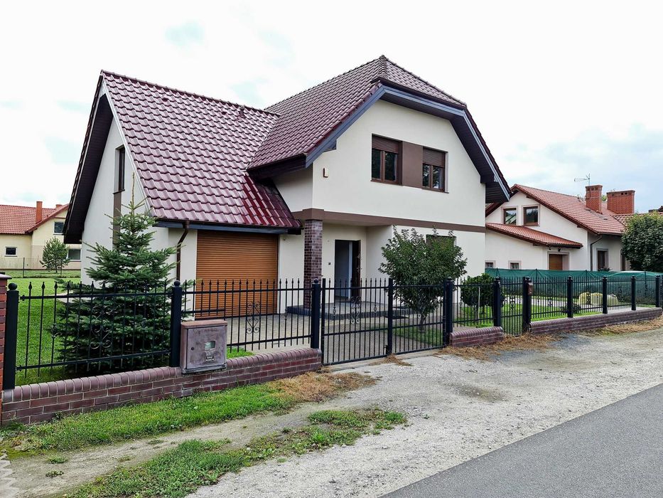 Dom z garażem gotowy do zamieszkania działka 980m2 Super Lokalizacja