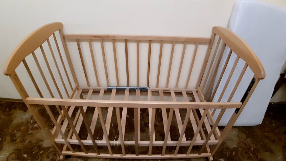 Дитяче ліжко детская кровать с маятником на колесах матрац постіль