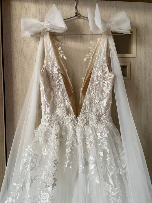 Нова весільна сукня