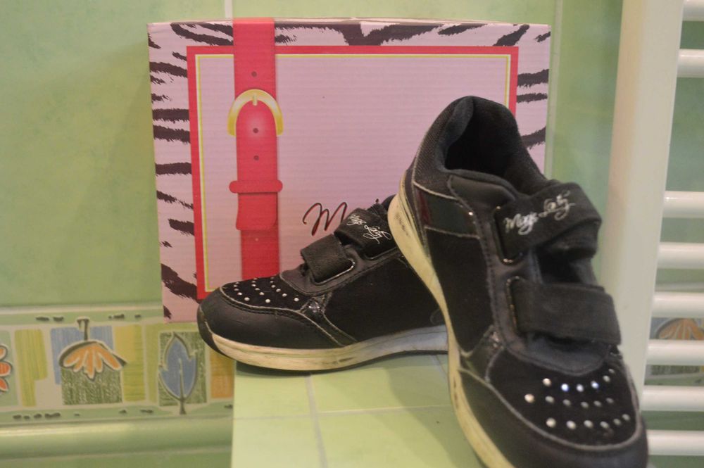 Кросівки для дівчинки