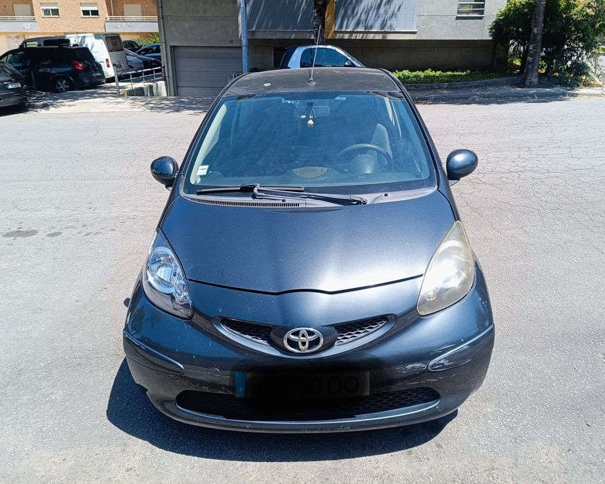 Toyota Aygo 1.0 a gasolina de 2006
Com 122 mil quilómetros 
Revisão feita até
