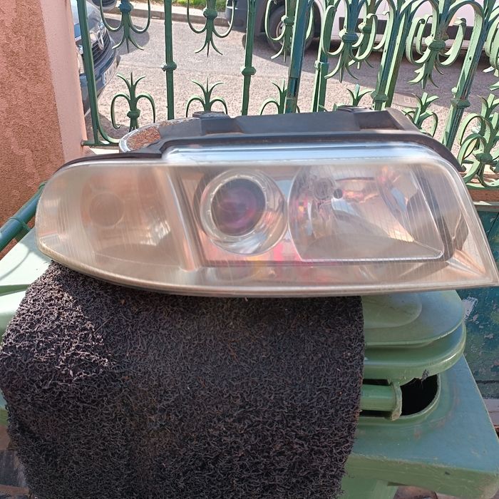 Farol optica dir Audi A4 de 99