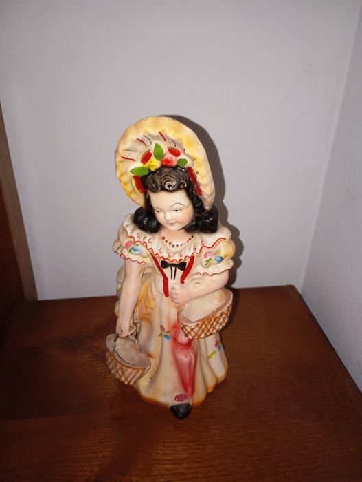 Estatuetas/figuras de cerâmica/pintadas à mão
