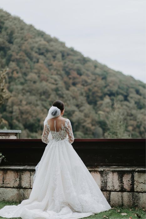 Продаж весільної сукні