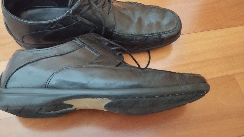 Sapatos como novos e sapatilha