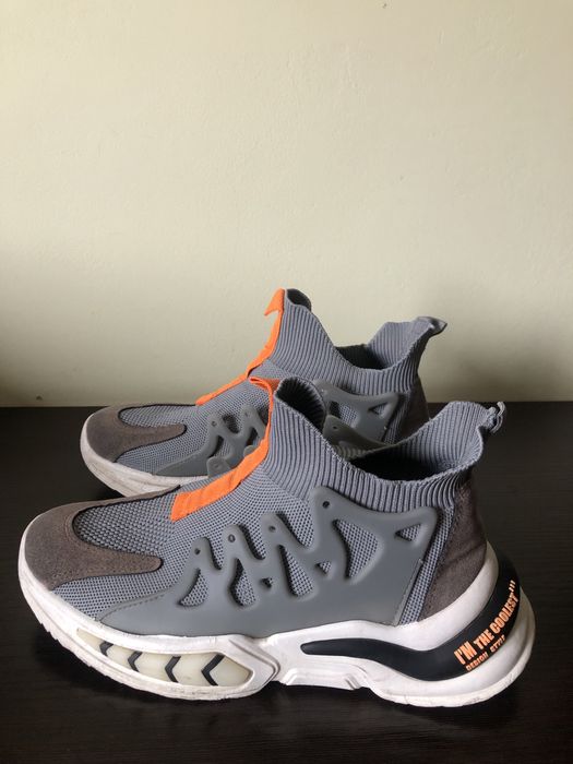 Кросівки.Взуття.