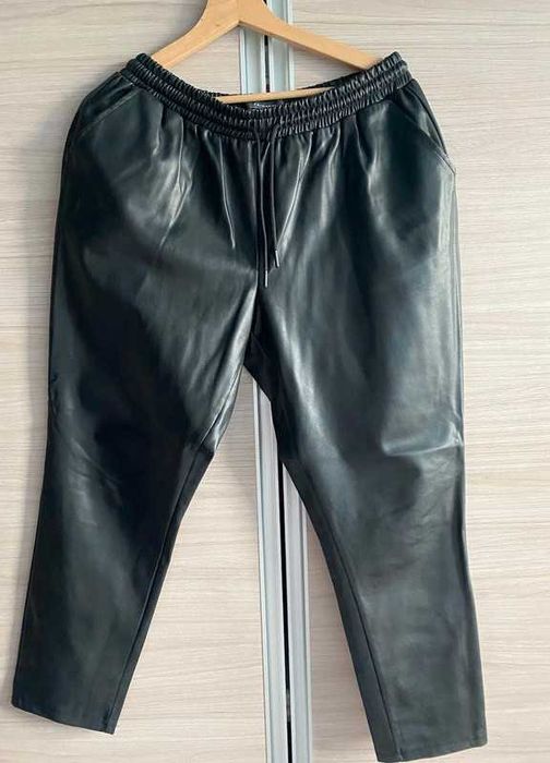 Czarne spodnie joggery z ekoskóry Primark L/XL 40/42