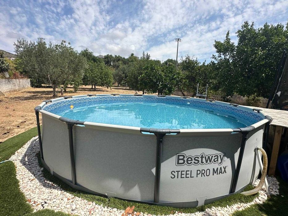 Esta a venda uma piscina!