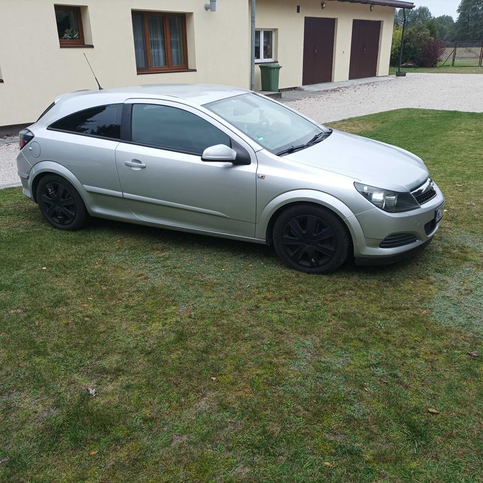 Opel astra h gtc rok 2008