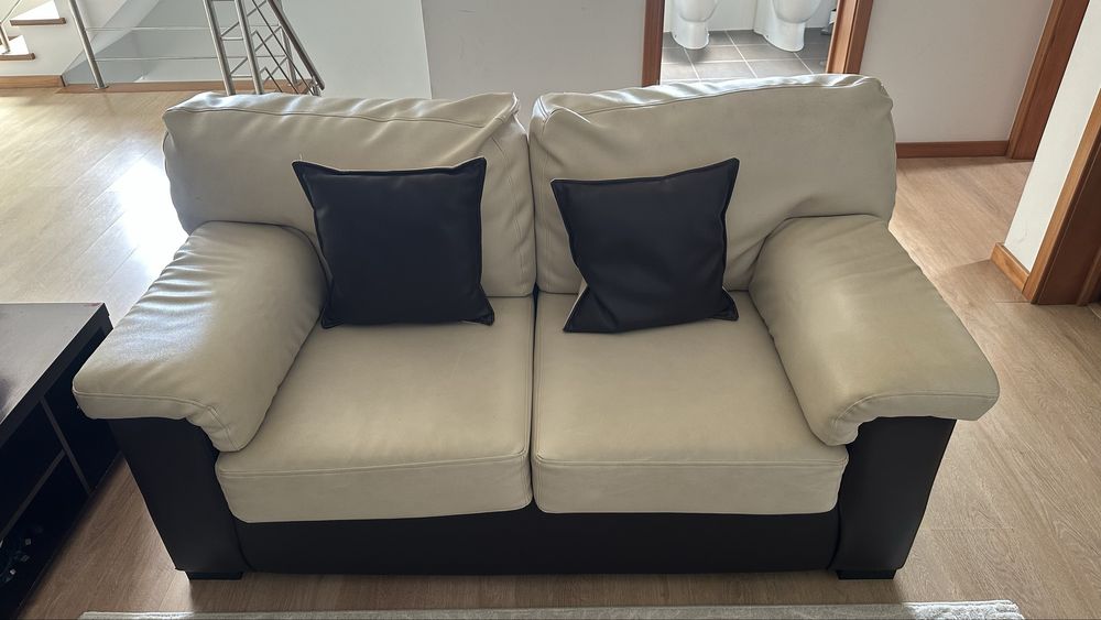 Sofá 2 lugares em excelente estado – muito confortável