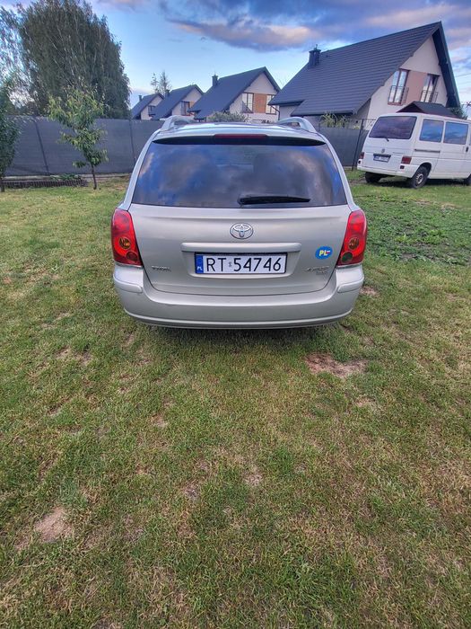 Sprzedam toyota avensis