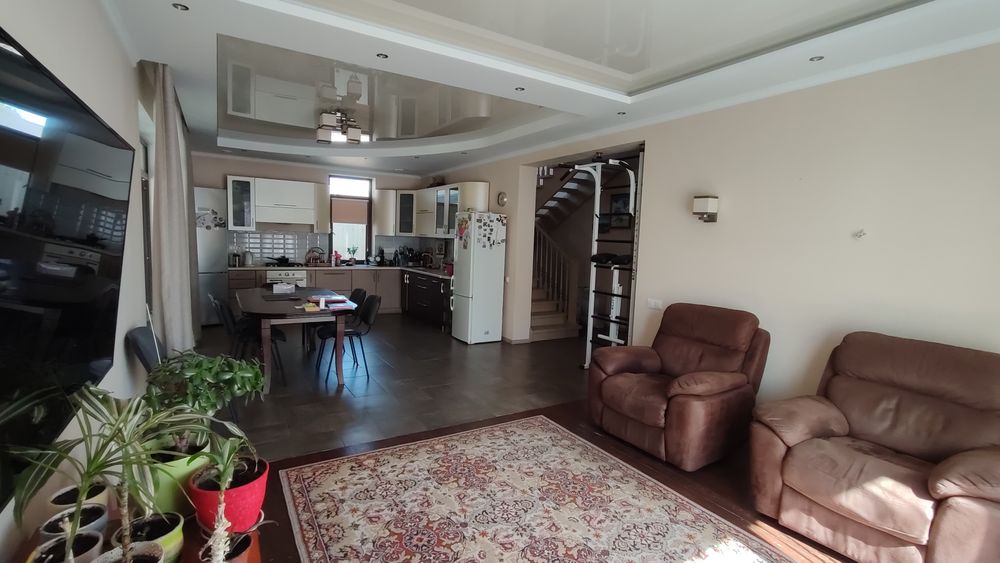 Продаж будинку в передмісті