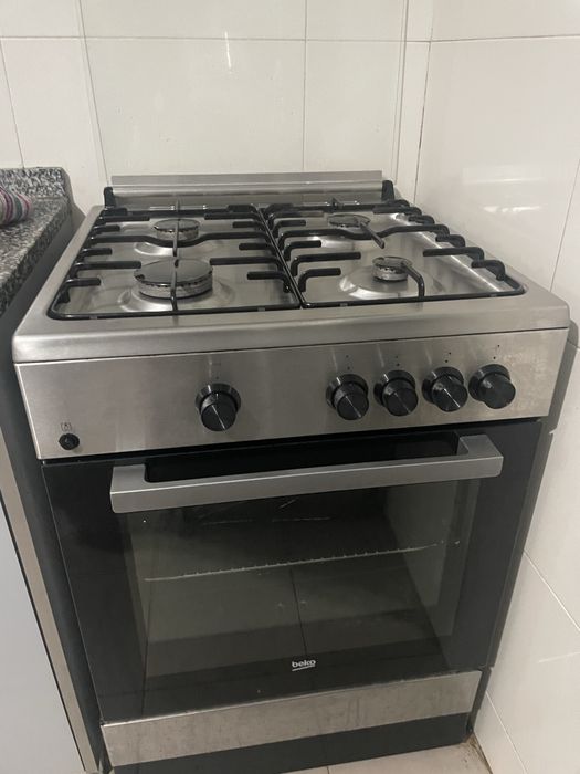 Fogao 4 bocas com forno funcionando