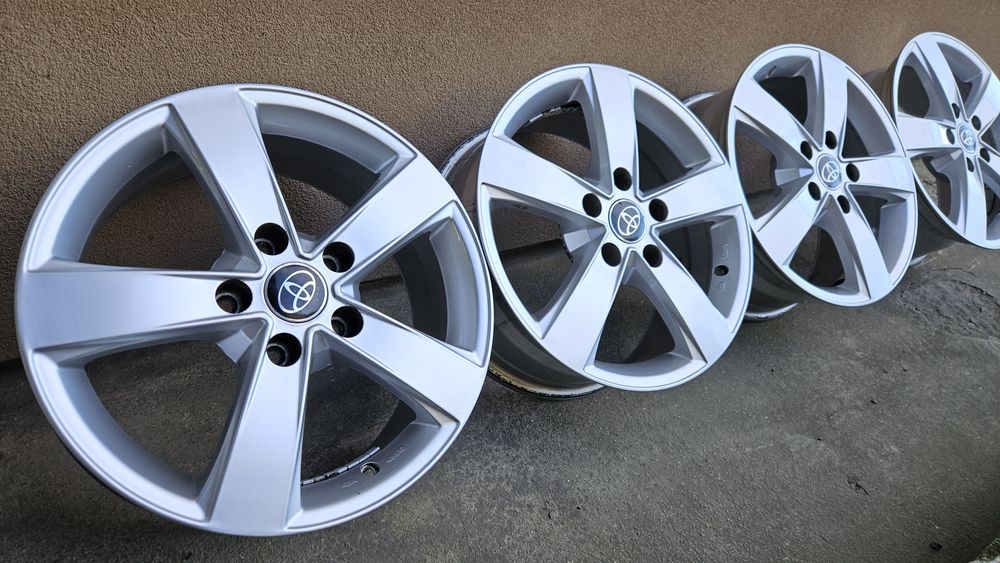 Alufelgi 16" 5x114'3 Toyota Corolla Verso Avensis inne