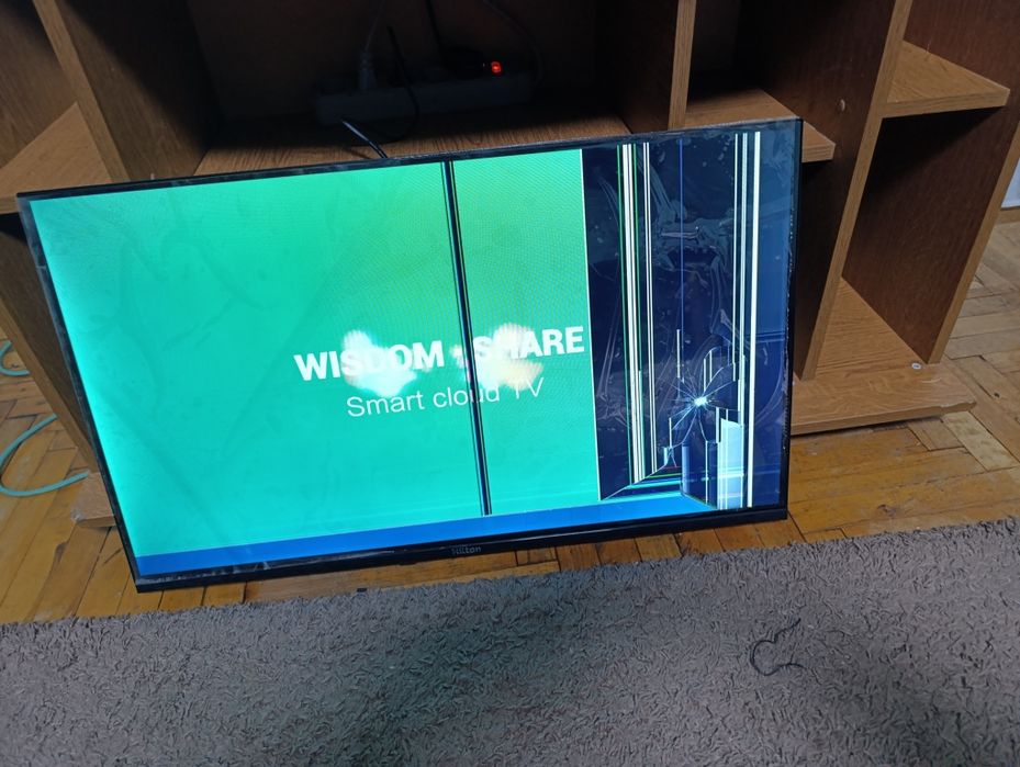 Продам Смарт Телевизор Hilton на запчасти