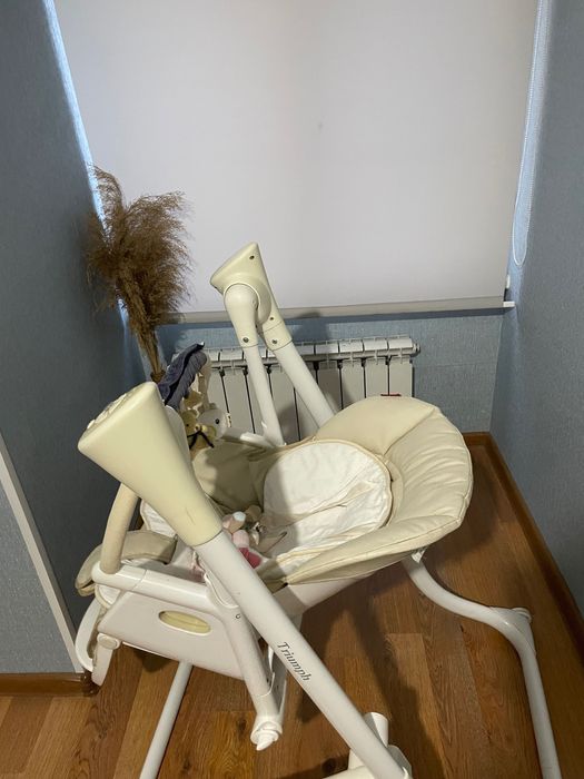 Стіл для годування