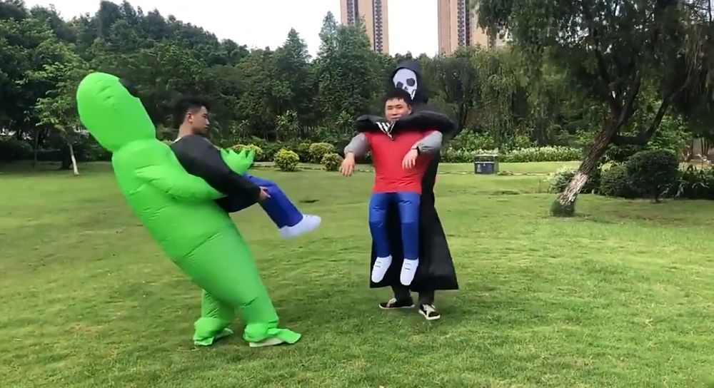 Надувний костюм прибульця, інопланетянина, гуманоїда. Косплей. Прикол