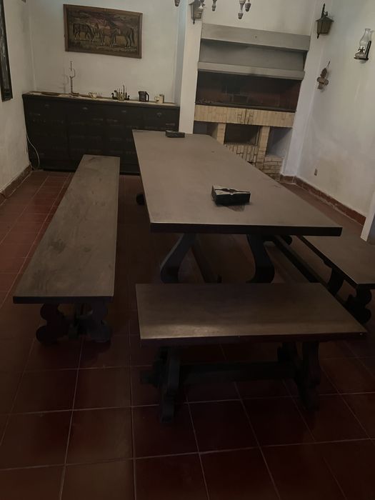 Mesa de  Adega. De. madeira  maciça espetacular