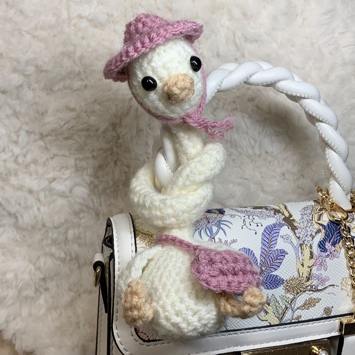 Ручна робота. В‘язана іграшка. Зайчик. Брелок гусь на сумку аксесуар