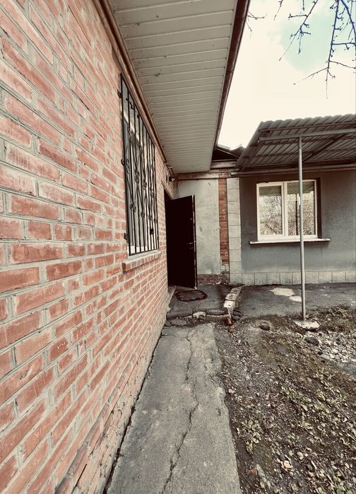 Продам гарну квартиру в приватному будинку